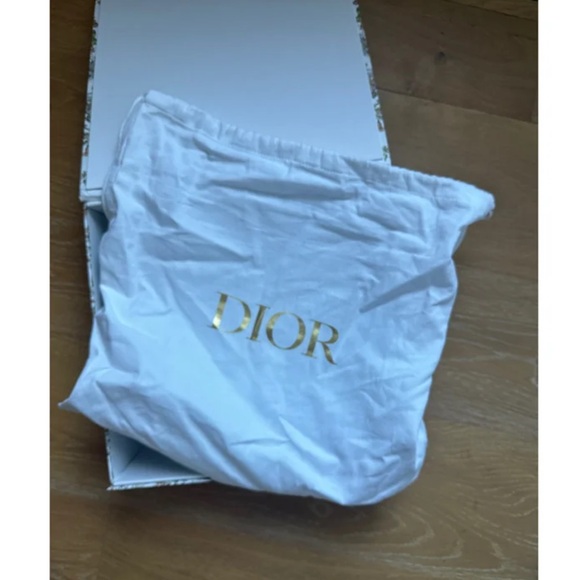 Dior Medium Bobby Bag - Picture 7 of 9